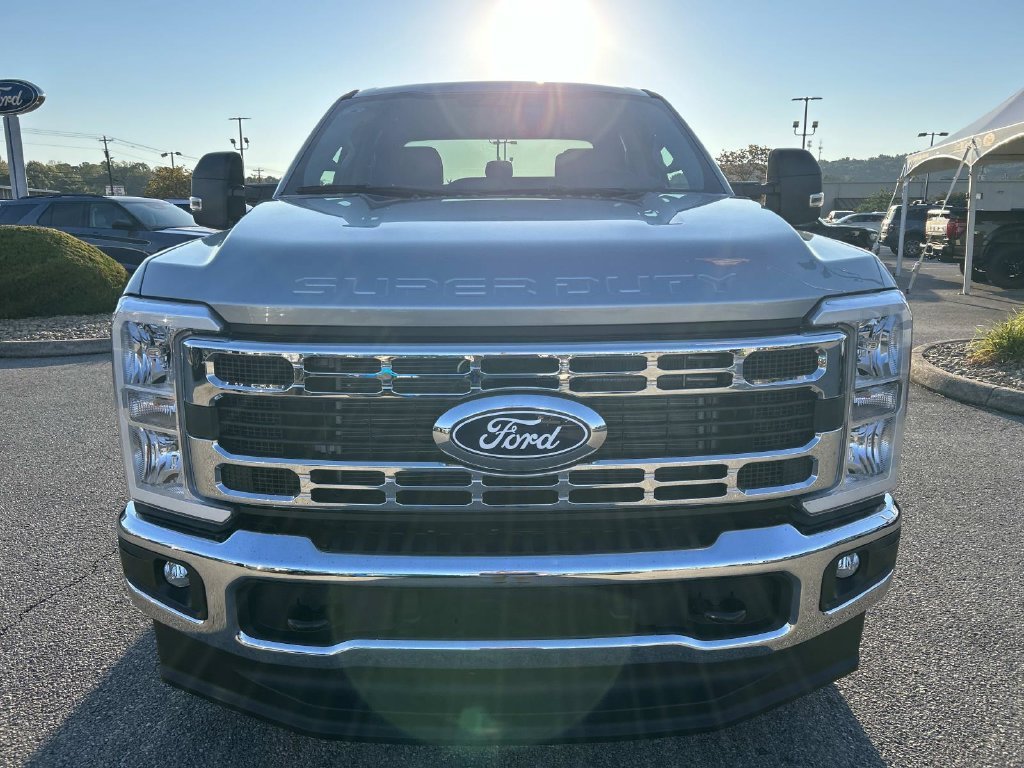 New 2027 Iconic Silver Metallic Ford F-250® XLT image 7