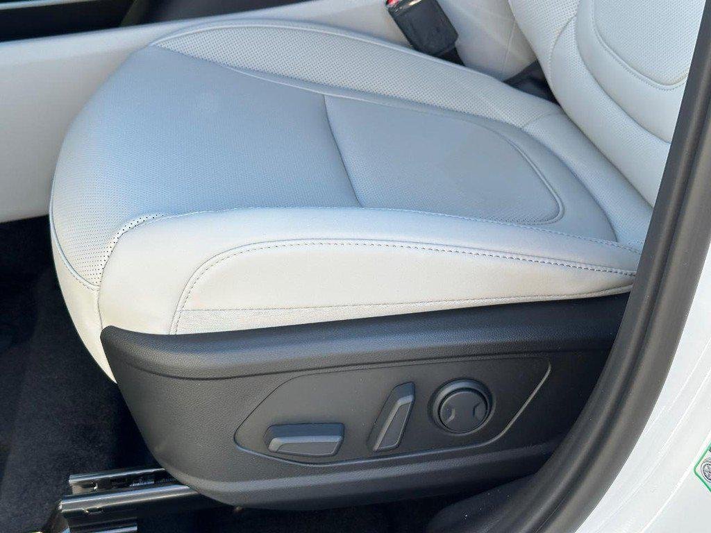 New 2026 White Hyundai SEL Convenience image 17