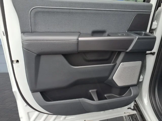 New 2026 Oxford White Ford XLT image 39