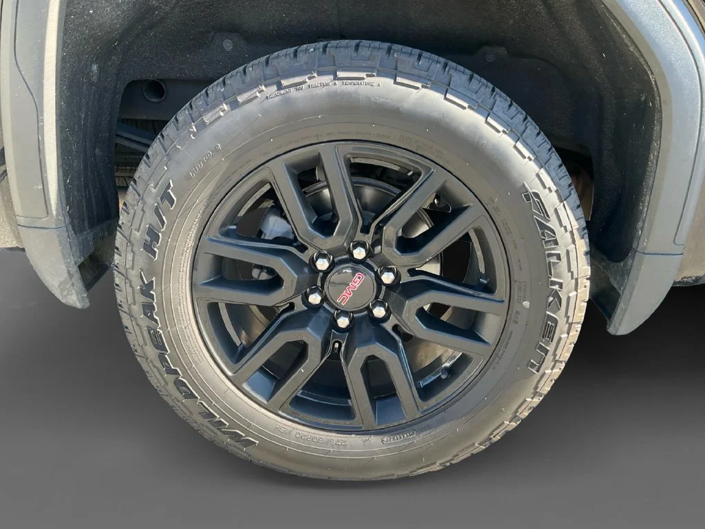 Used 2022 ONYX BLACK GMC Elevation image 10