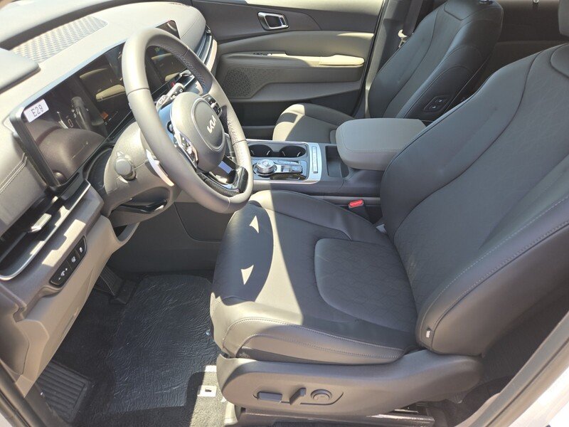 New 2026 Snow White Pearl Kia EX image 7