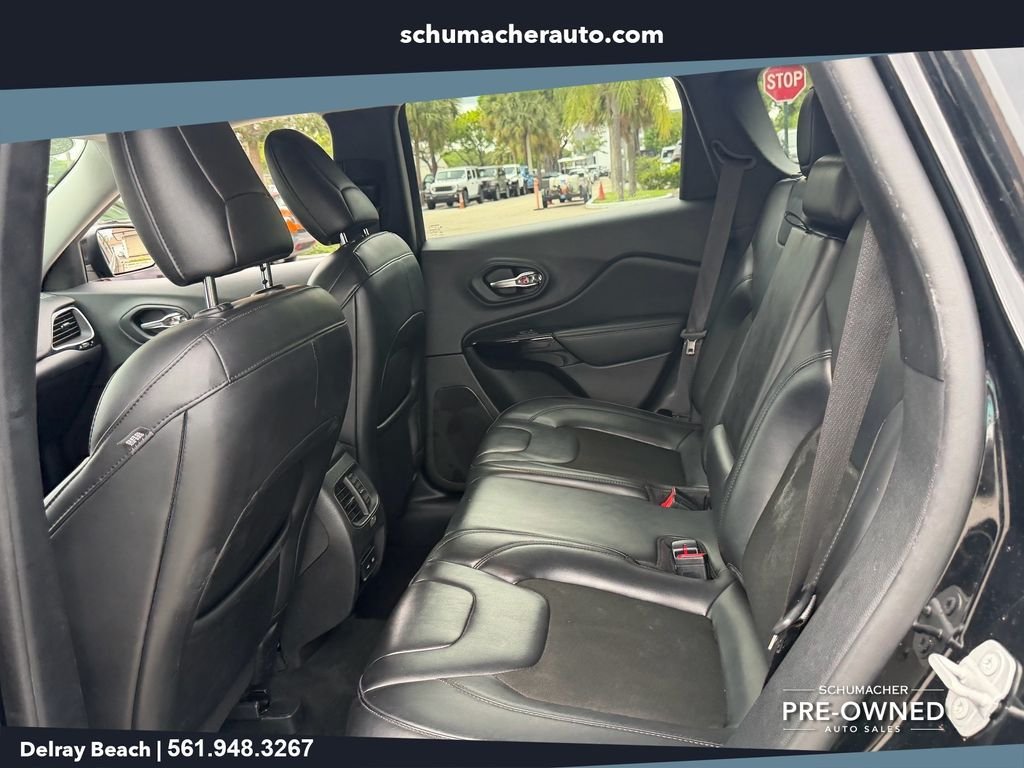 Used 2020 Black Jeep Latitude Plus image 12