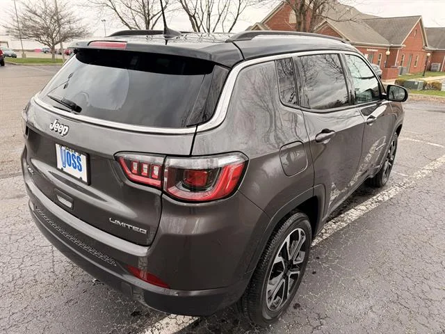Used 2022 GRAY Jeep Limited image 3