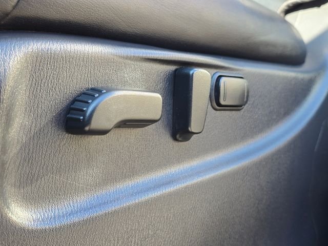 Used 2018 Almond Nissan Platinum image 30