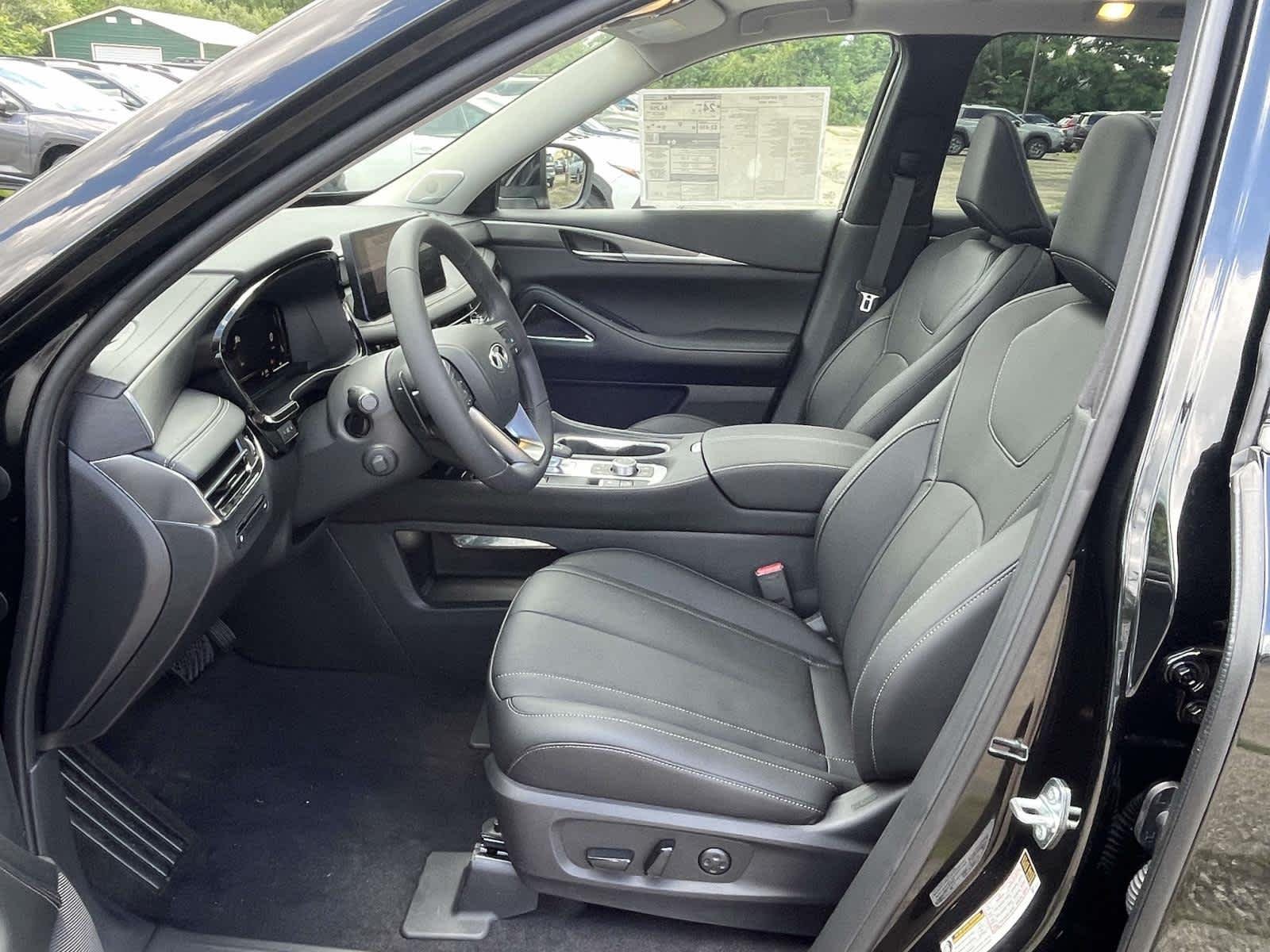 New 2027 Mineral Black INFINITI LUXE image 16