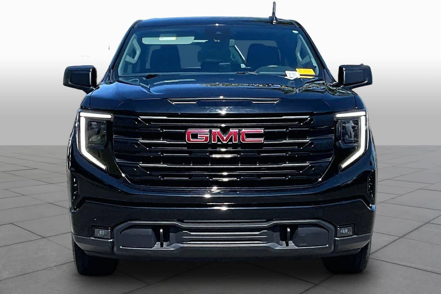 Used 2024 Onyx Black GMC Elevation image 4