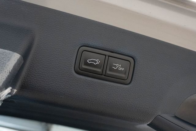 Used 2025 White Kia SX Prestige image 18
