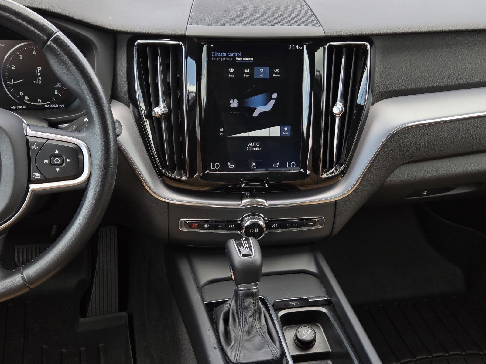 Used 2020 Ice White Volvo Momentum image 36