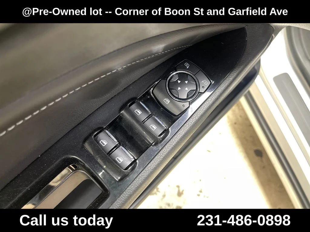 Used 2014 Silver Ford Titanium image 16