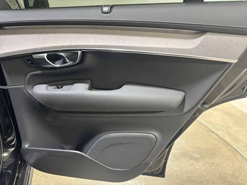 New 2026 Onyx Black Metallic Volvo B6 Ultra image 23