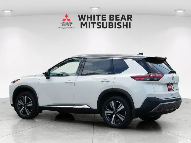 Used 2023 Pearl White Nissan SL image 4