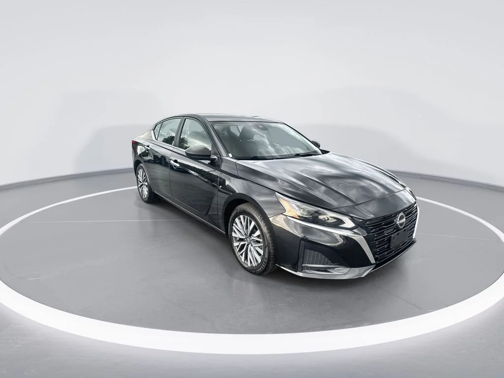 Used 2024 Black Nissan 2.5 SV image 2
