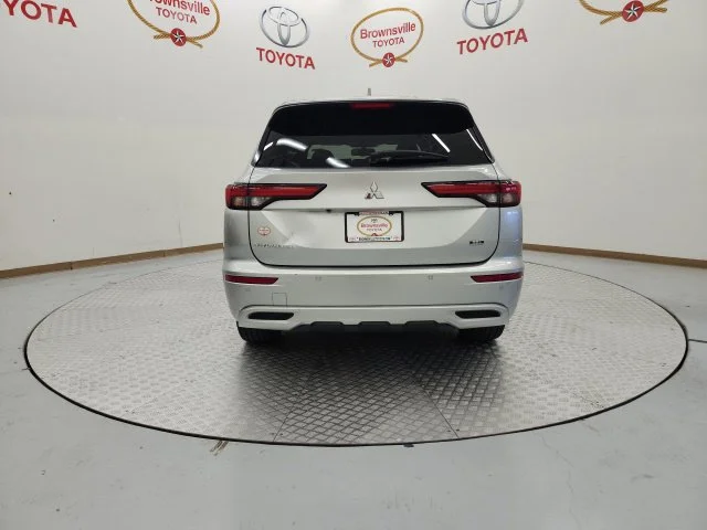 Used 2022  Mitsubishi SEL image 7