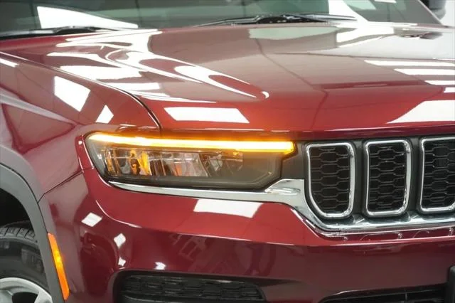 New 2026 Velvet Red Pearl-Coat Exterior Paint Jeep Laredo X image 5