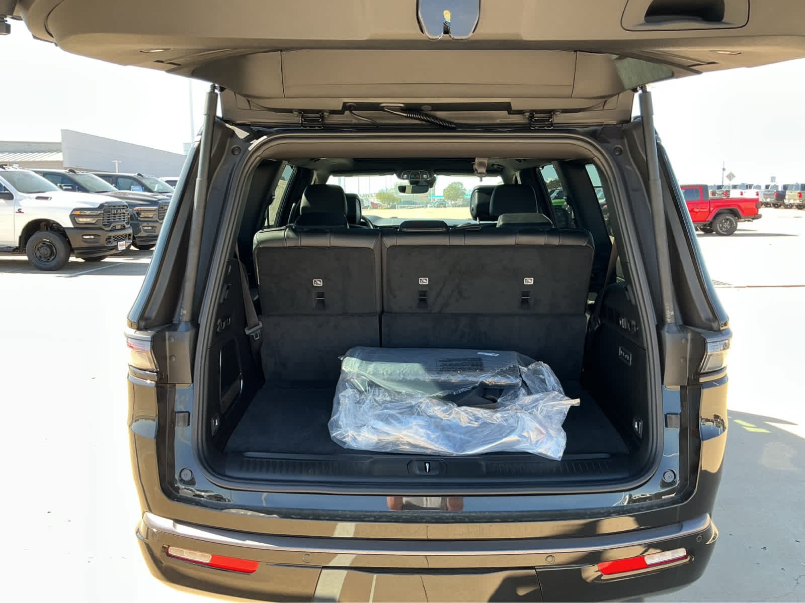 New 2026 High Gloss Black Exterior Paint Jeep Limited Reserve image 19