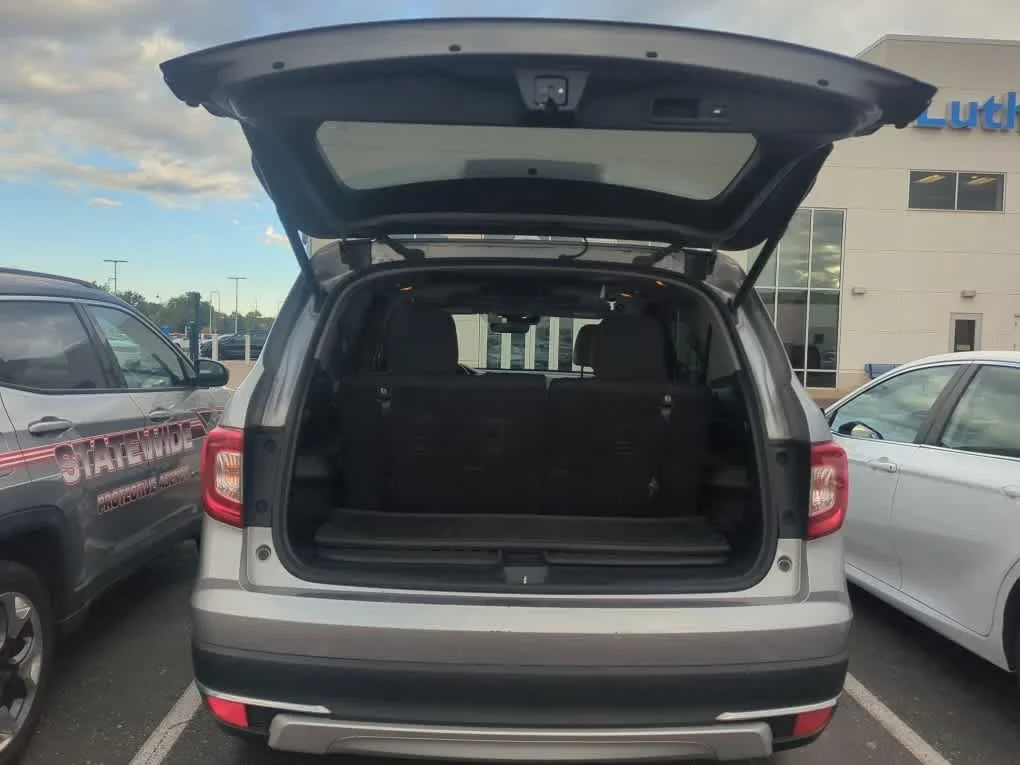 Used 2019 Lunar Silver Metallic Honda Elite image 5