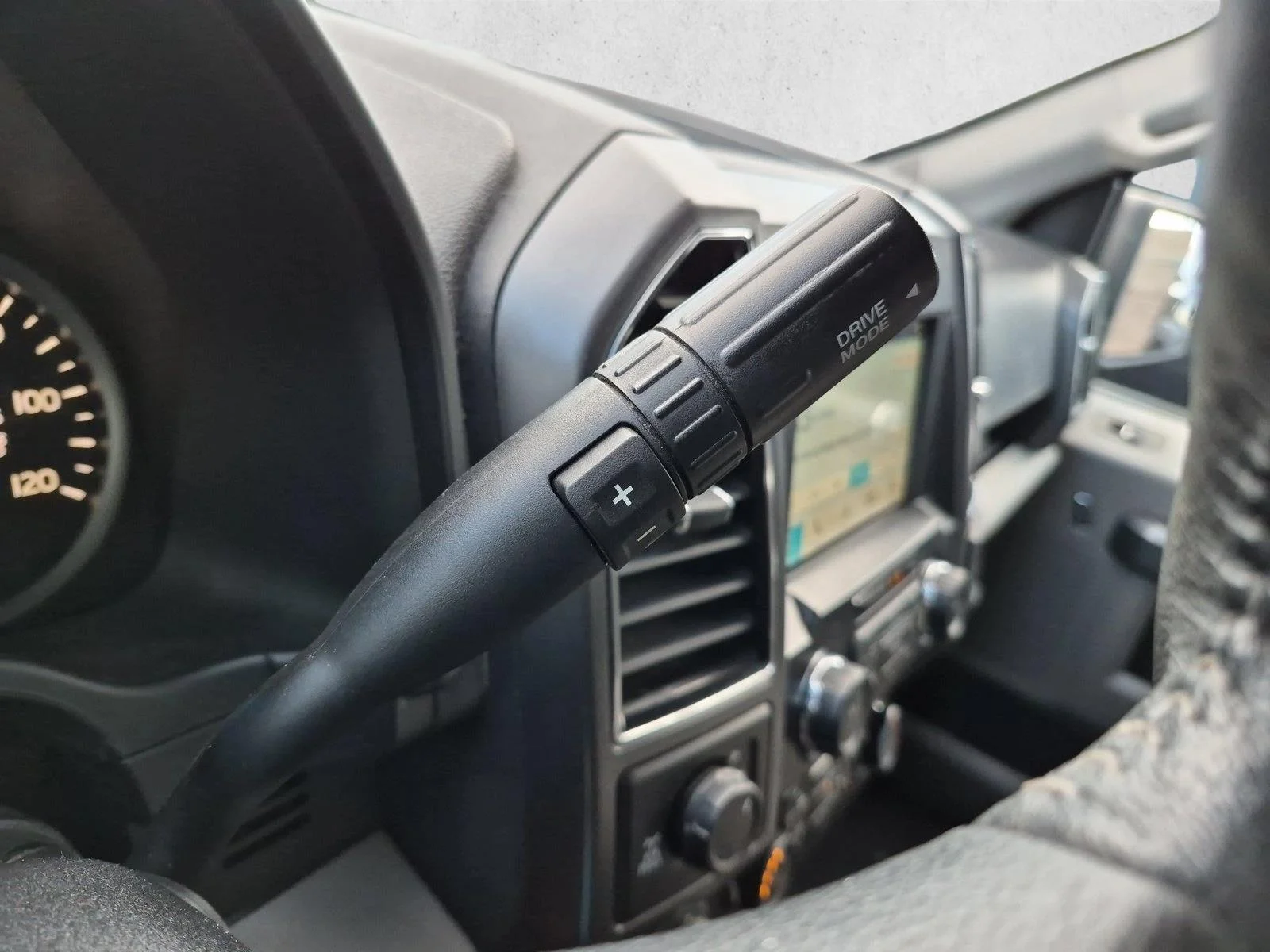 Used 2018 Stone Gray Ford XLT image 10