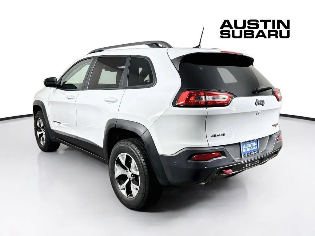 Used 2018 White Jeep Trailhawk image 5