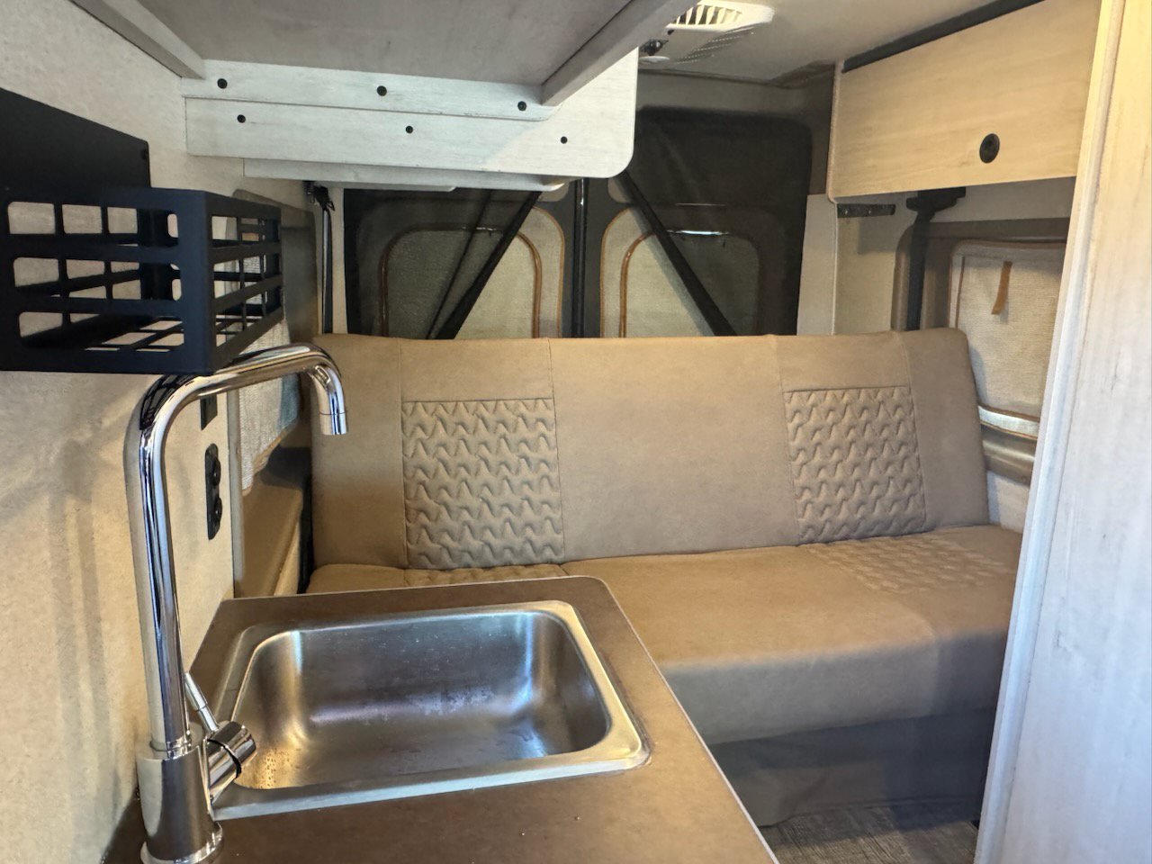 New 2026 Ceramic Gray Clearcoat Winnebago 59PX image 4