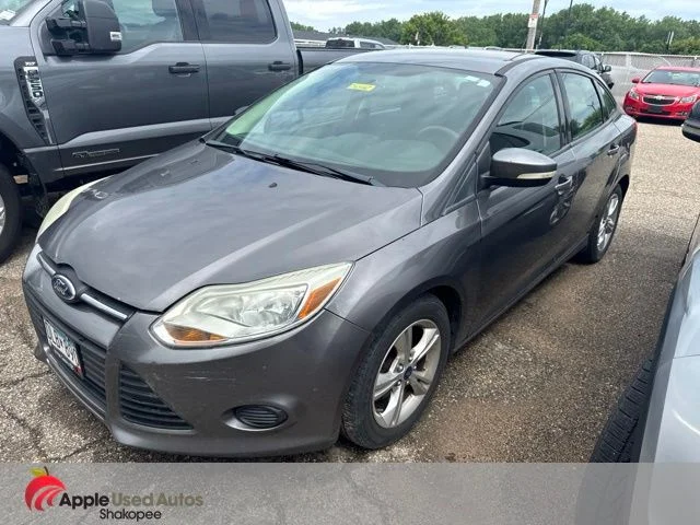 Used 2013  Ford SE image 2