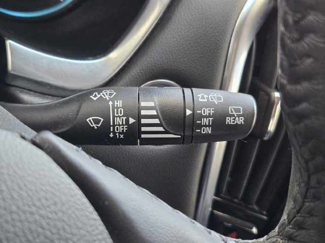 Used 2021 SILVER ICE METALLIC Chevrolet LT Cloth image 27