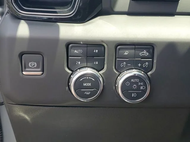 Used 2024 Sterling Metallic GMC AT4 image 21