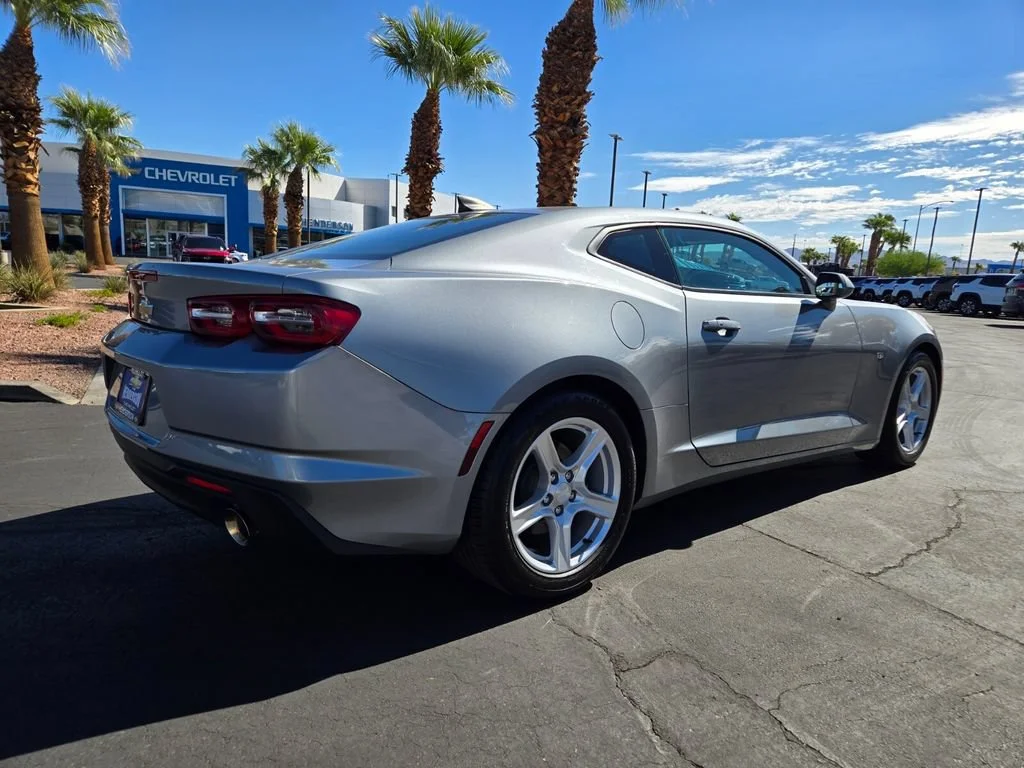 Used 2023 SHARKSKIN METALLIC Chevrolet 2LT image 6