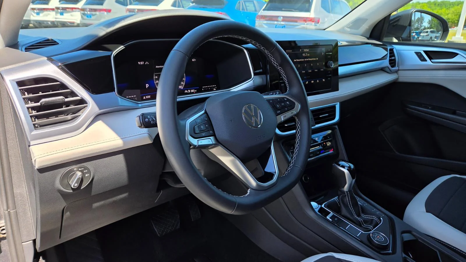 2025 Volkswagen Taos SE - Photo 22