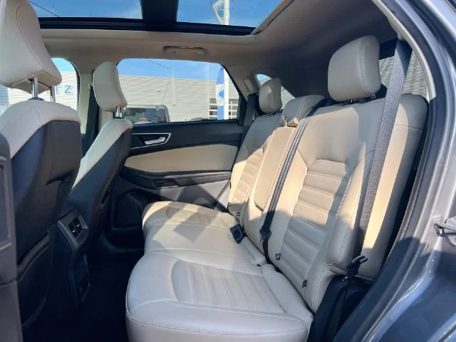 Used 2022 Gray Ford SEL image 31