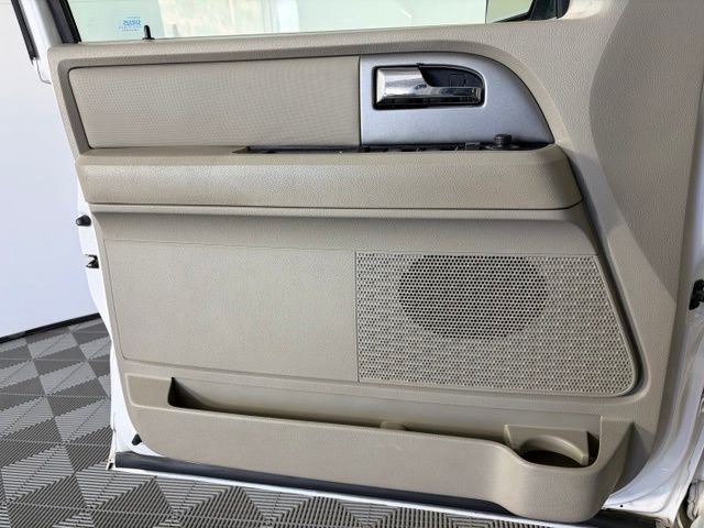 Used 2014 White Ford Limited image 17