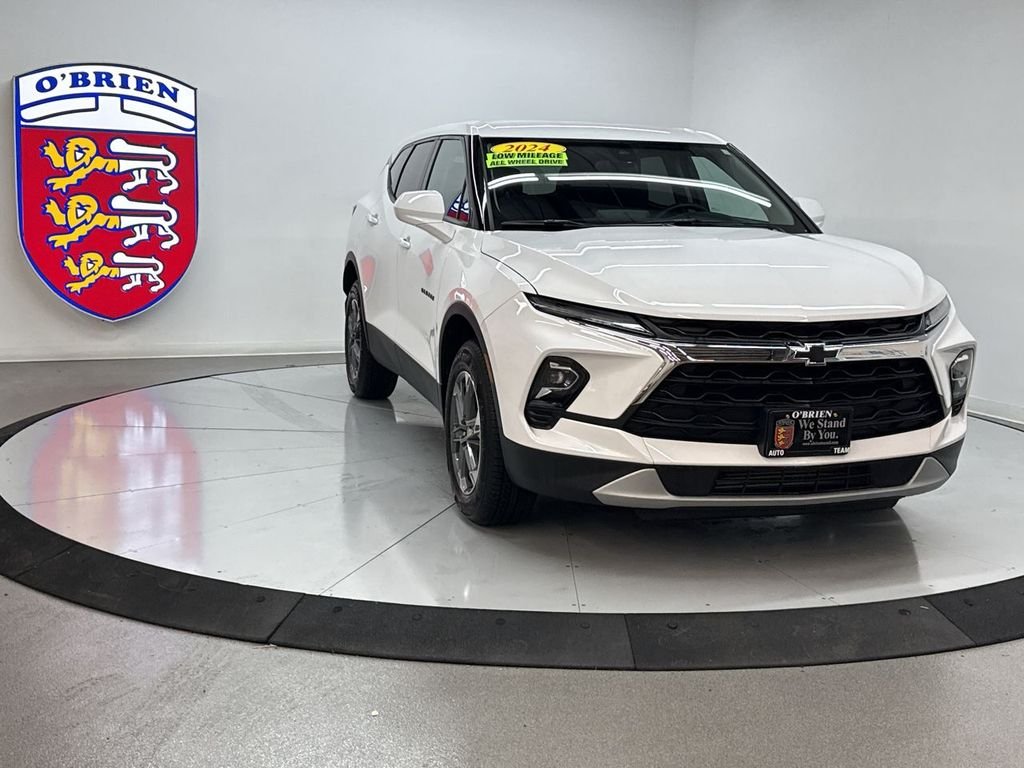 Used 2024 Summit White Chevrolet LT image 1