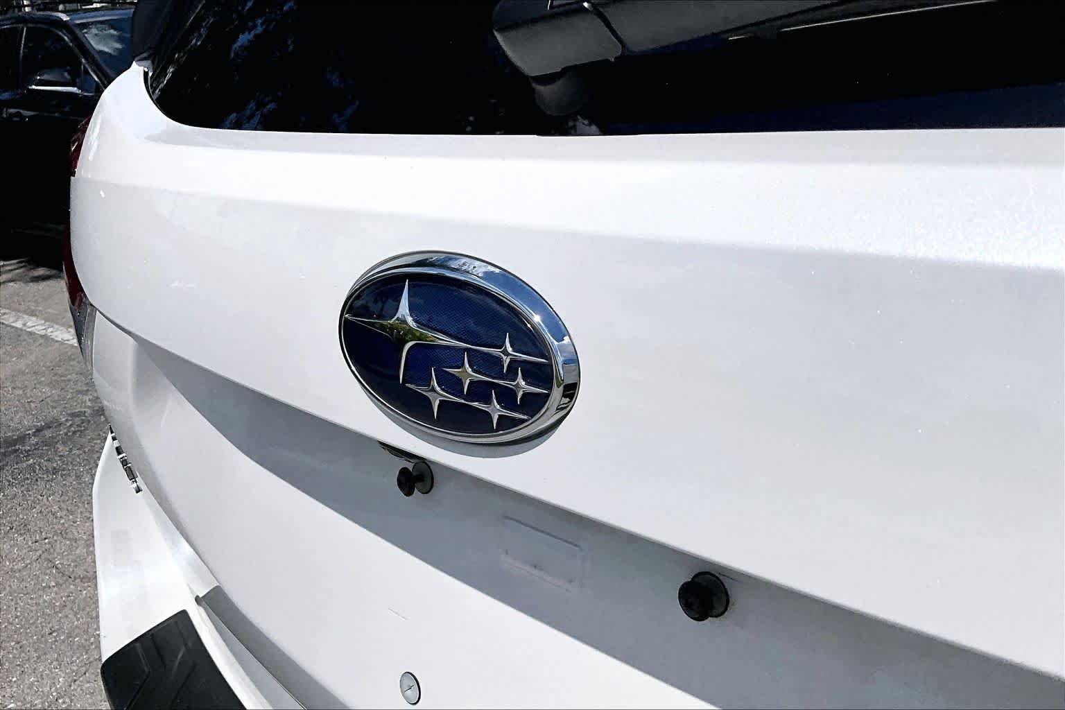 Used 2021 Crystal White Pearl Subaru Limited image 31