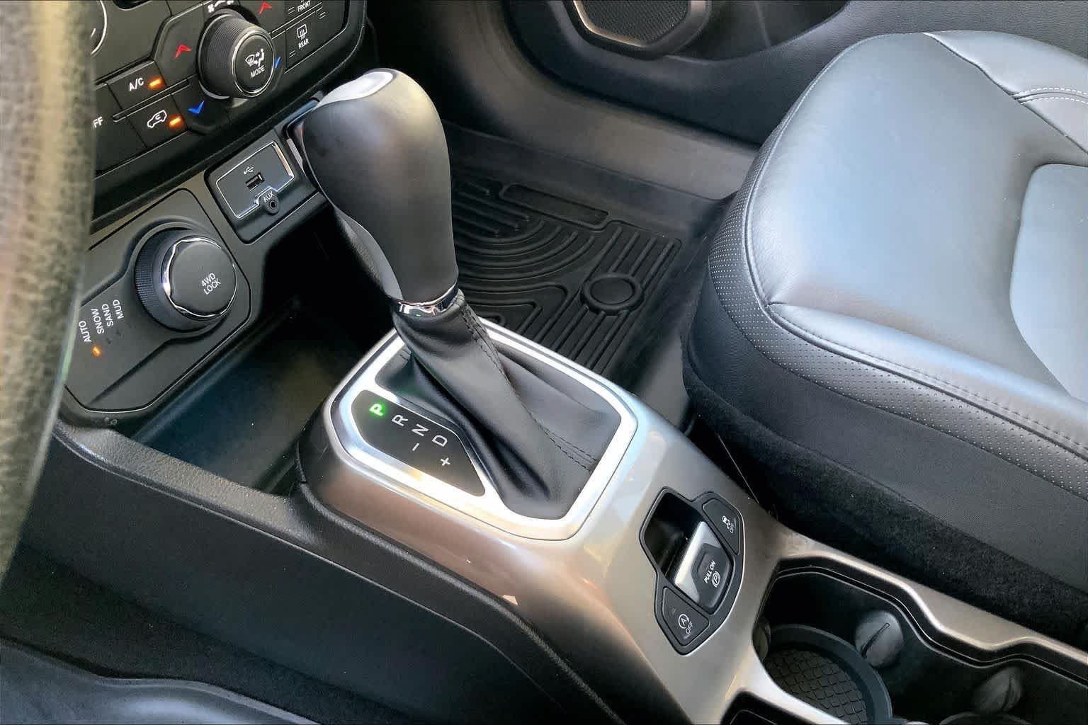 Used 2021 Slate Blue Pearlcoat Jeep Limited image 14