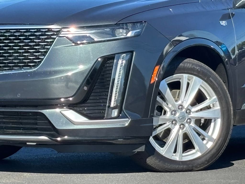 Used 2023  Cadillac Premium Luxury image 3