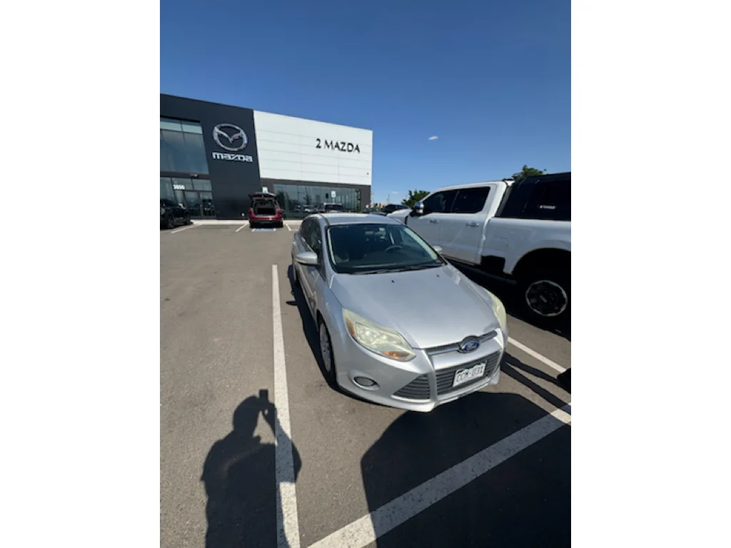 Used 2013 Ingot Silver Metallic Ford SE image 4