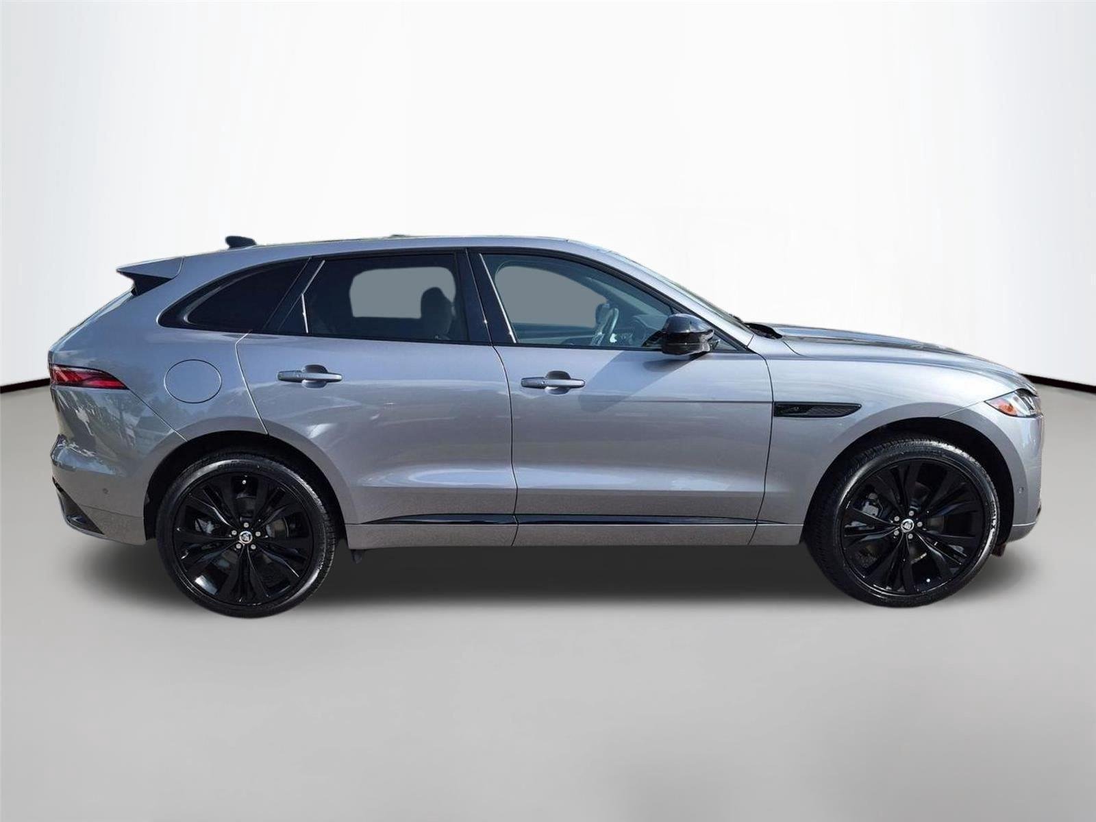 Used 2026 Eiger Grey Metallic Jaguar R-Dynamic S image 6