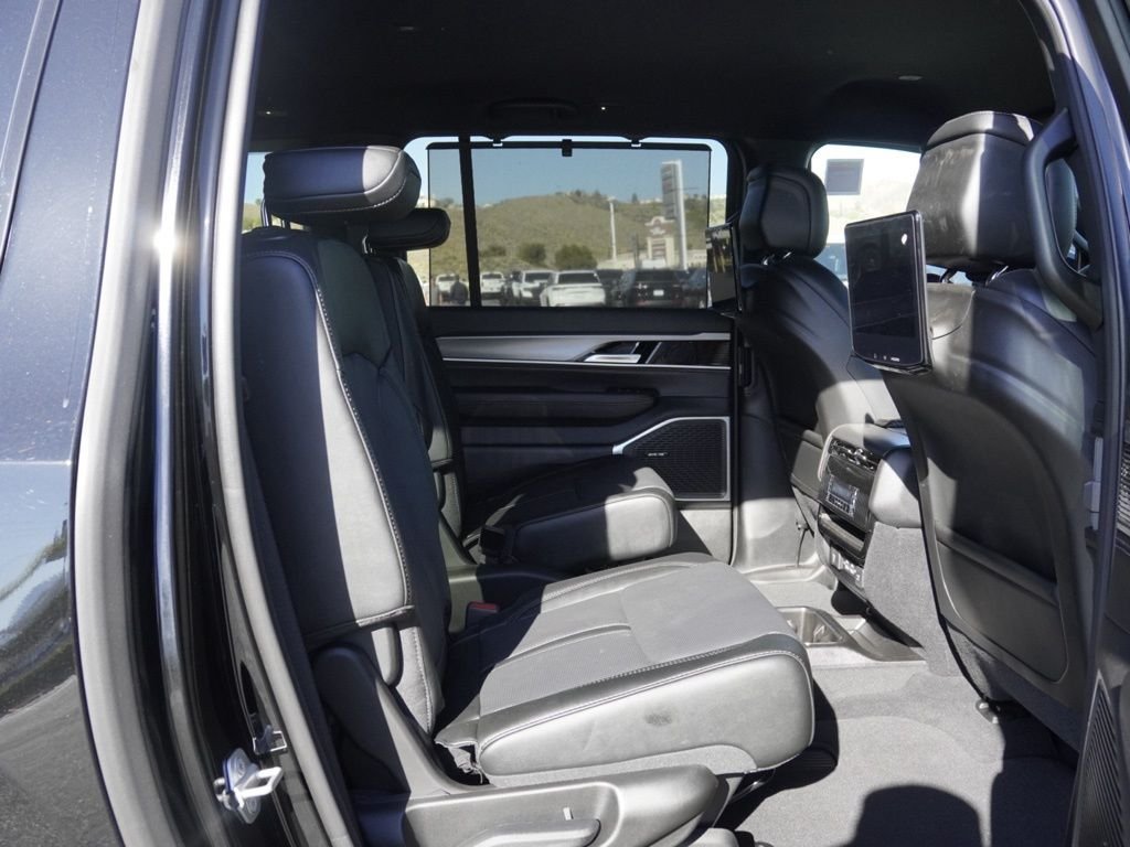 New 2026 High Gloss Black Exterior Paint Jeep Limited Altitude 4X4 image 24