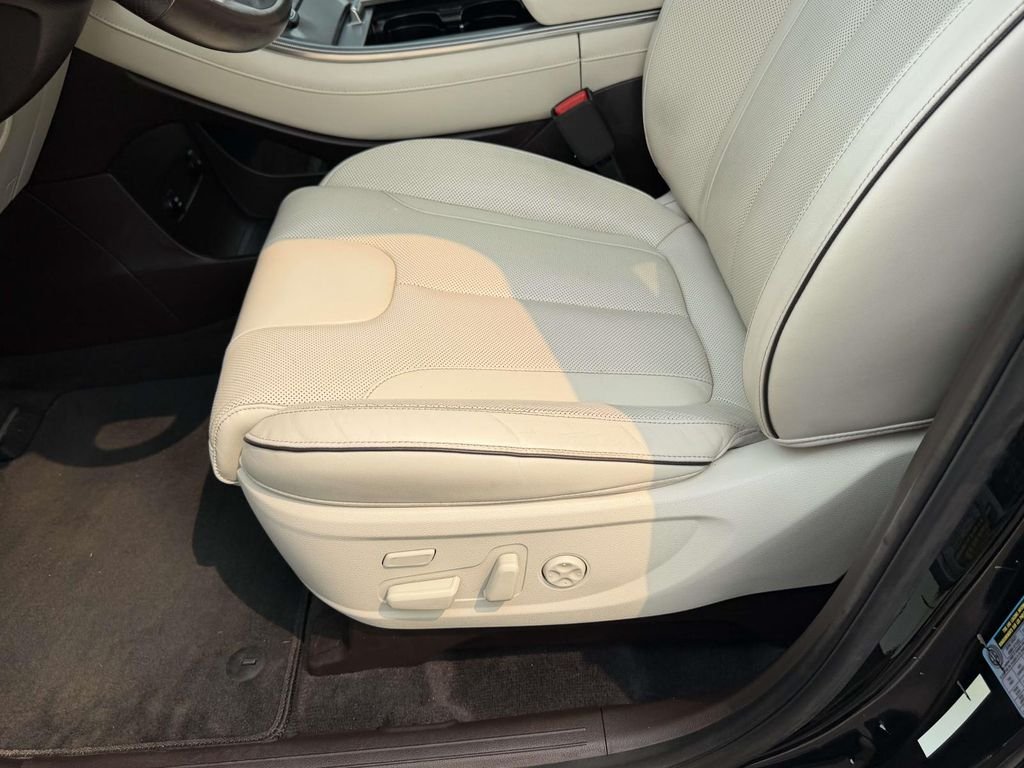 Used 2020 Black Hyundai Limited image 17