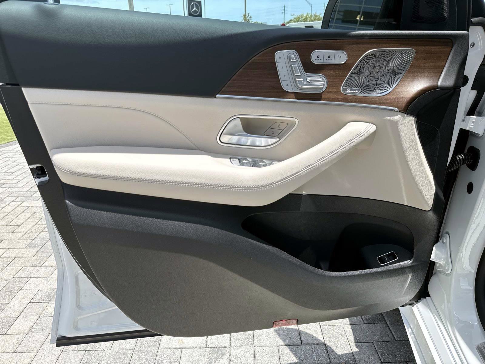 New 2026 Polar White Mercedes-Benz 450 4MATIC® SUV image 18