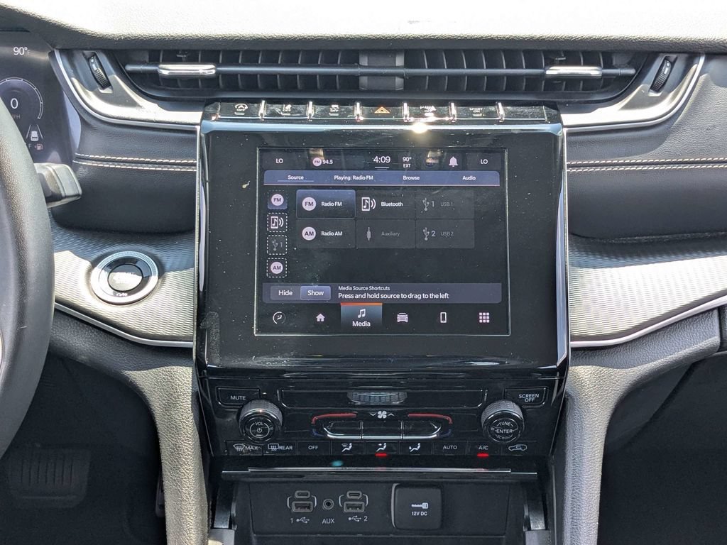 Used 2023 White Jeep Laredo image 18