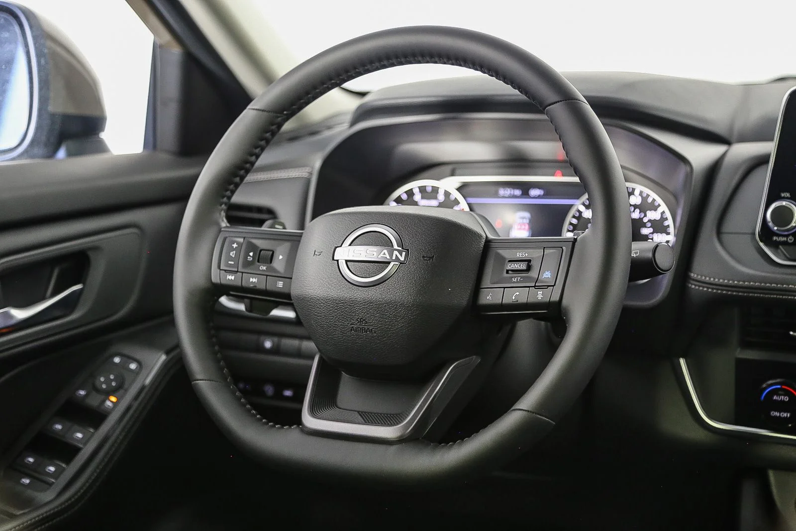 2025 Nissan Rogue SV - Photo 17
