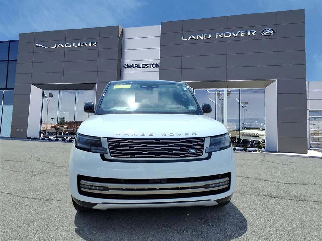 New 2026 Fuji White Land Rover SE image 8