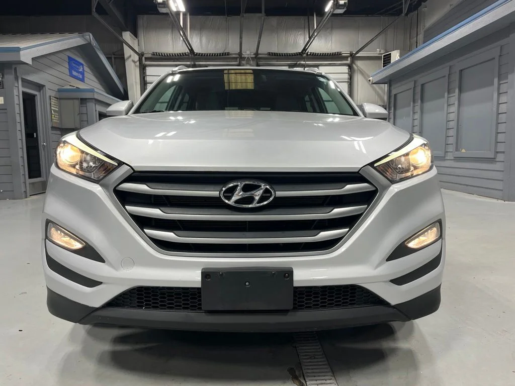 Used 2018 Molten Silver Hyundai SEL image 2