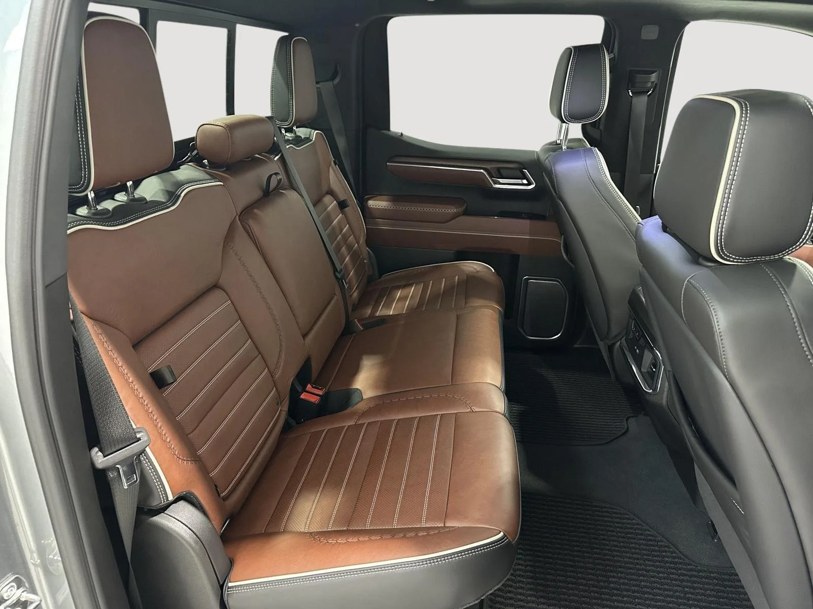 Used 2025 Sterling Metallic GMC Denali Ultimate image 27