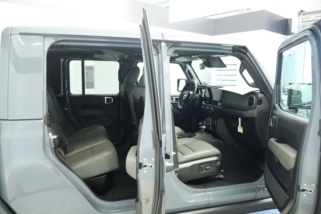 New 2026 Anvil Clear-Coat Exterior Paint Jeep Mojave X image 23