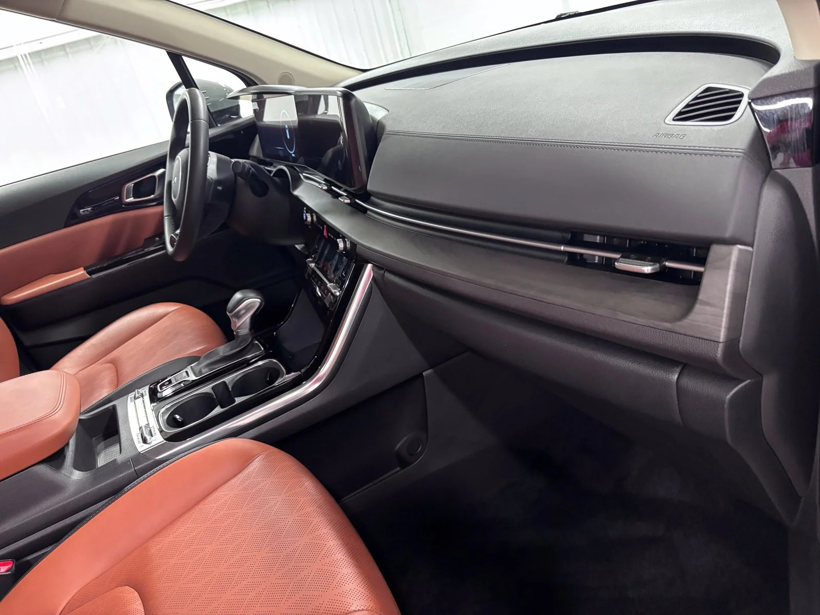 Used 2024 White Kia SX image 16