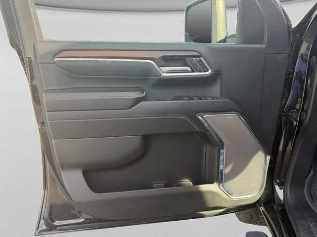 Used 2024 Black GMC Denali image 13