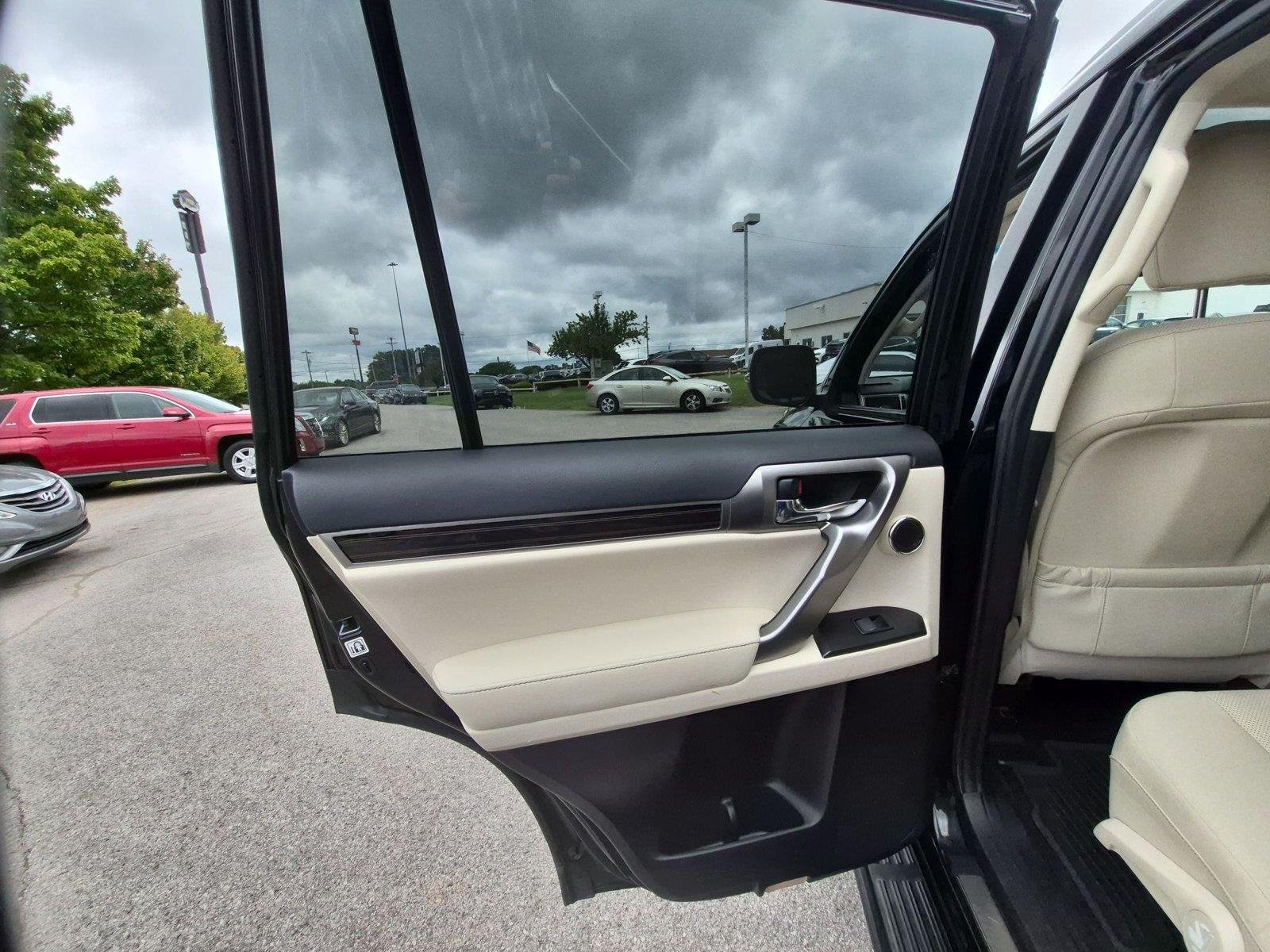 Used 2022 Black Onyx Lexus GX 460 Premium image 32