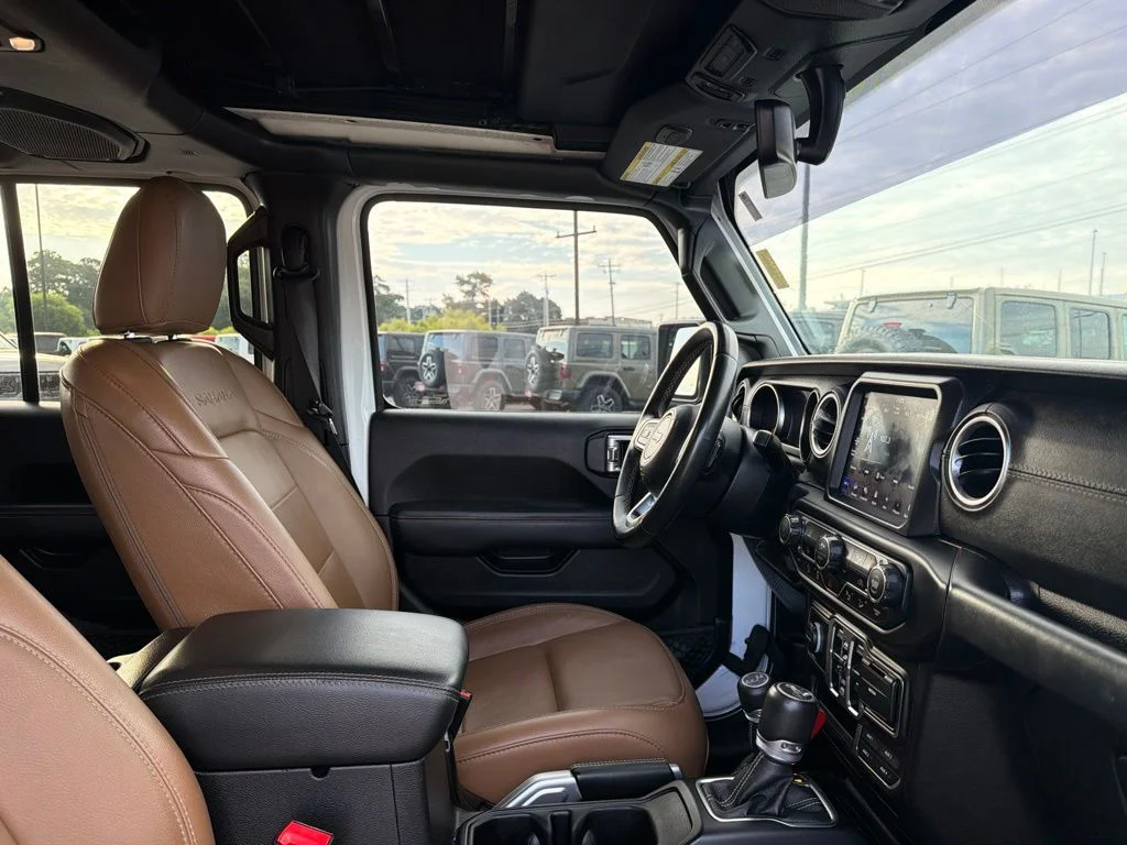 Used 2020 White Jeep Unlimited Sahara image 23