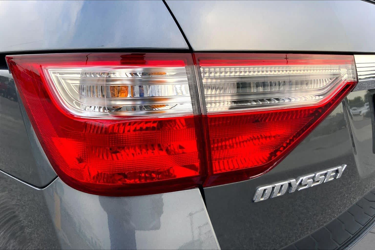 Used 2013 Polished Metal Metallic Honda EX-L image 28